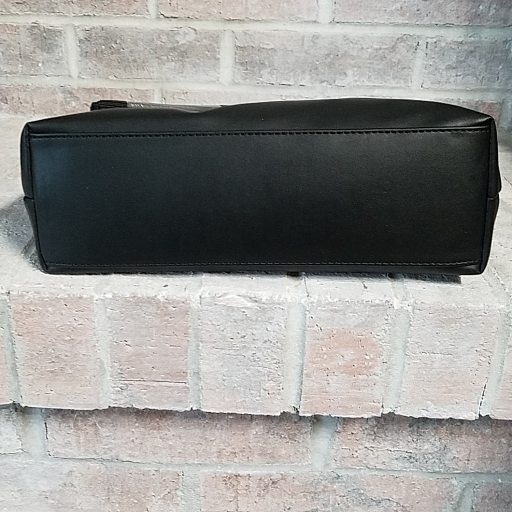 LIZ Claiborne Shoulder Bag - Picture 5 of 9